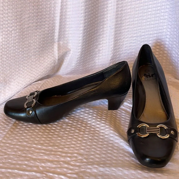 Air Flex black pumps Size 7.5 M - Picture 2 of 7
